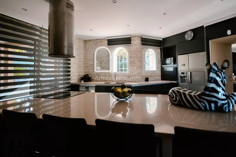 Maison - 226 m² - 7 pièces