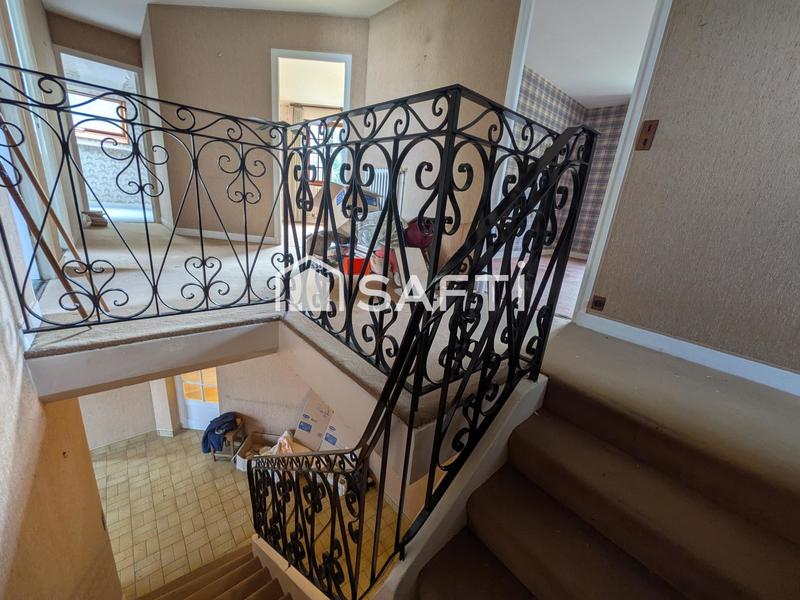 Maison - 250 m² - 9 pièces