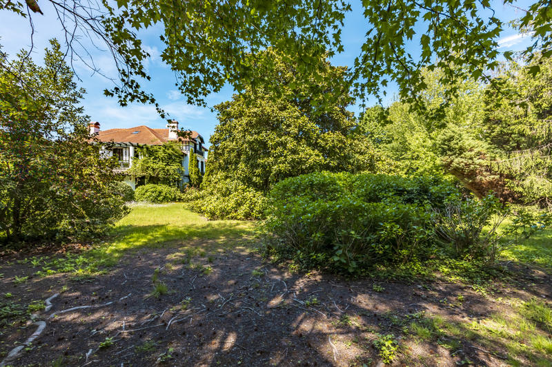 Propriété - 665 m² - 13 pièces