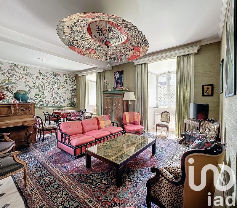 Maison - 231 m² - 9 pièces