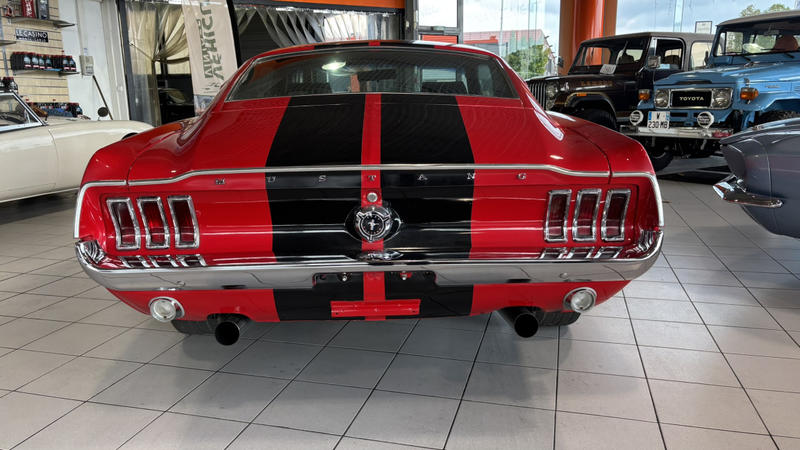 Ford Mustang Fastback Rouge 1967 Code a 289 Ci V8 Boite Meca