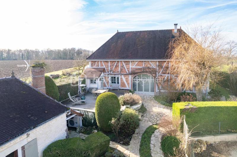 Longère - 390 m² - 11 pièces