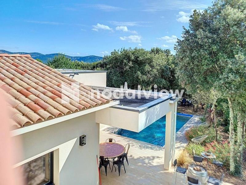 Maison d'architecte - 220 m² - 9 pièces