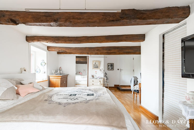 Maison - 272 m² - 8 pièces