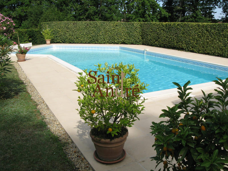 Maison - 300 m² - 10 pièces