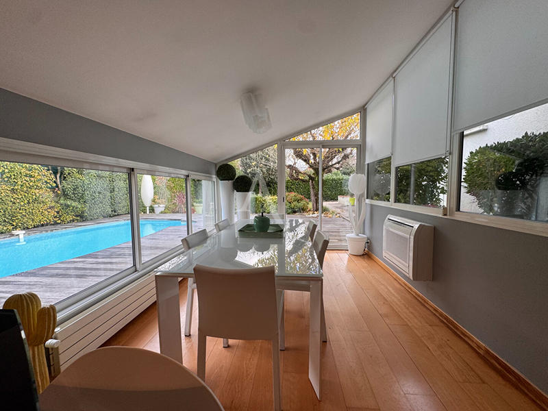 Maison - 259 m² - 8 pièces