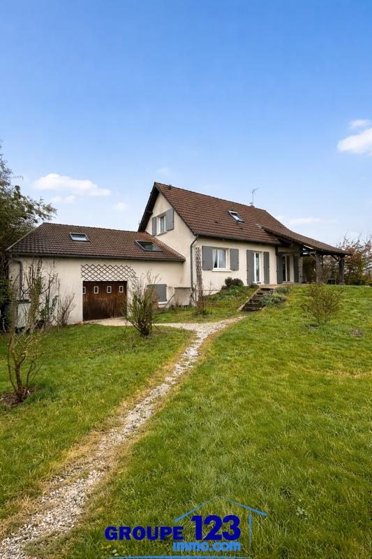 Maison - 251 m² - 8 pièces