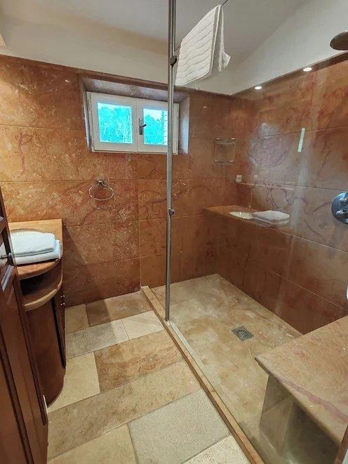 Propriété - 258 m² - 7 pièces