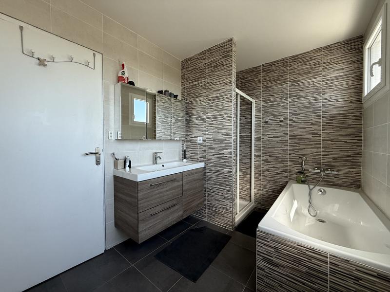 Maison traditionnelle - 120 m² - 6 pièces