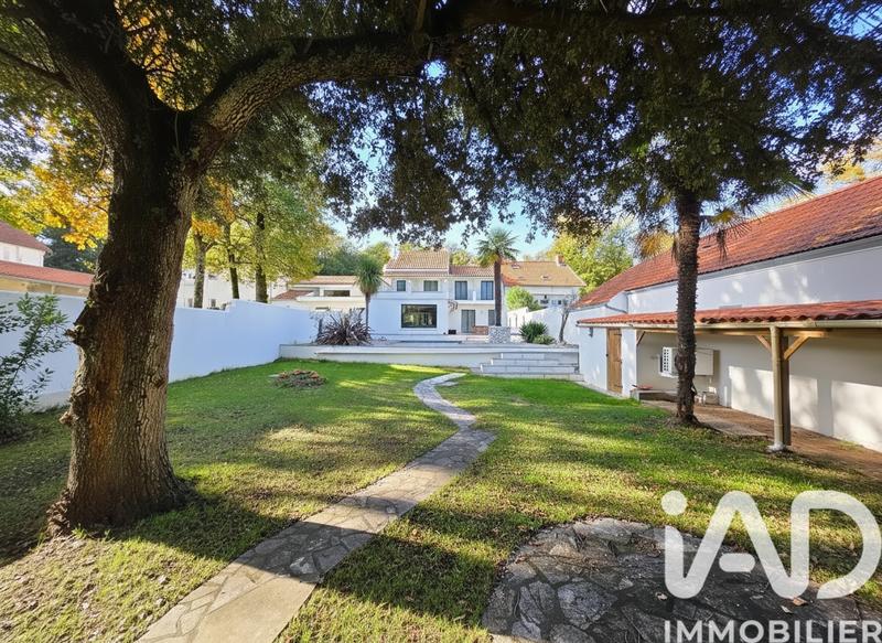 Maison - 210 m² - 7 pièces