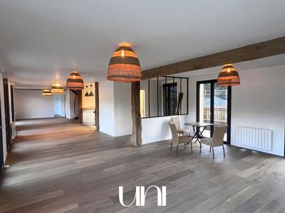 Maison - 205 m² - 7 pièces