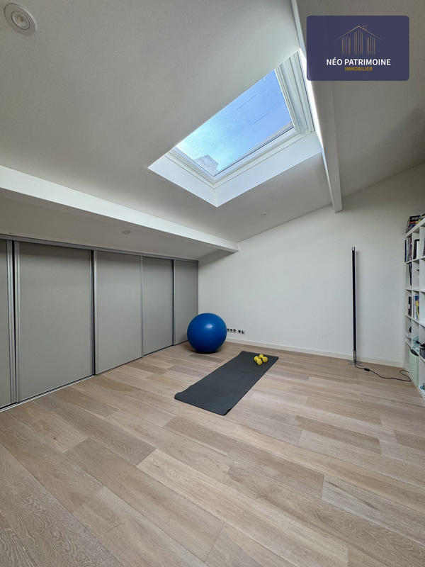 Maison contemporaine - 270 m² - 8 pièces