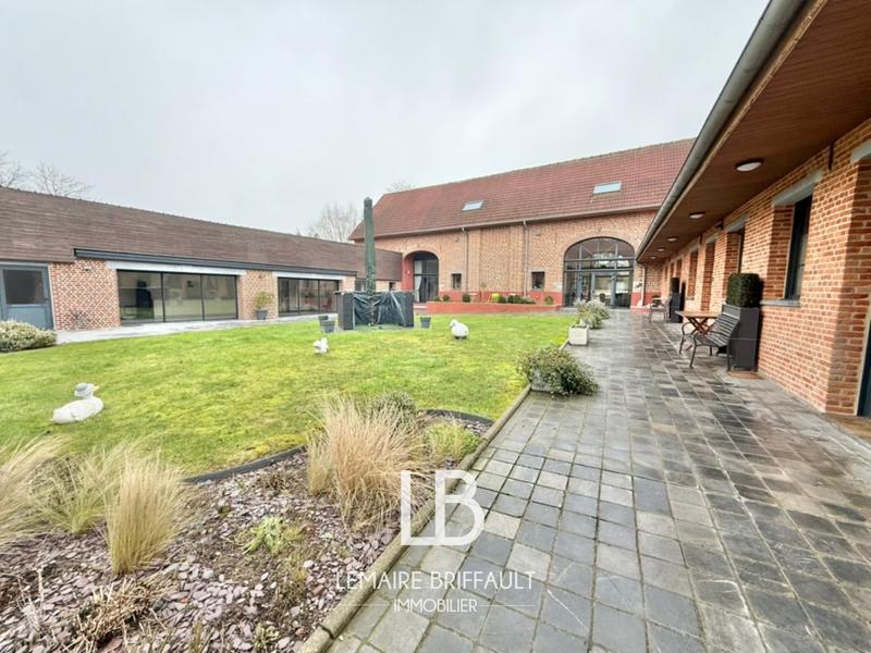 Maison - 570 m² - 16 pièces