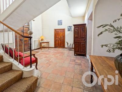 Maison - 285 m² - 9 pièces