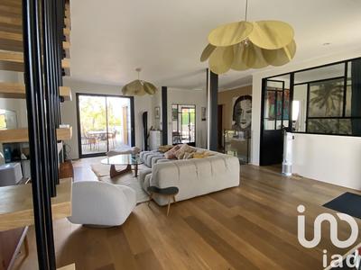 Maison - 207 m² - 7 pièces