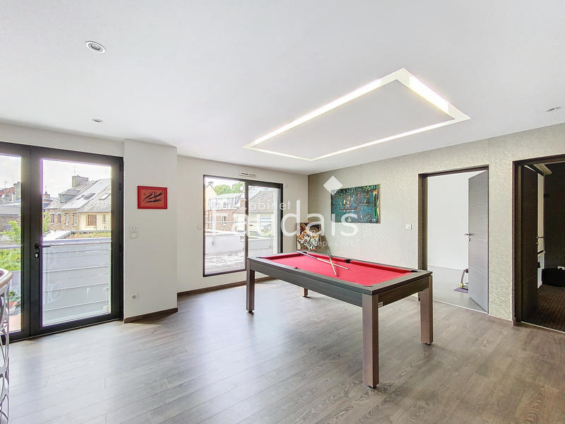 Maison - 224 m² - 8 pièces