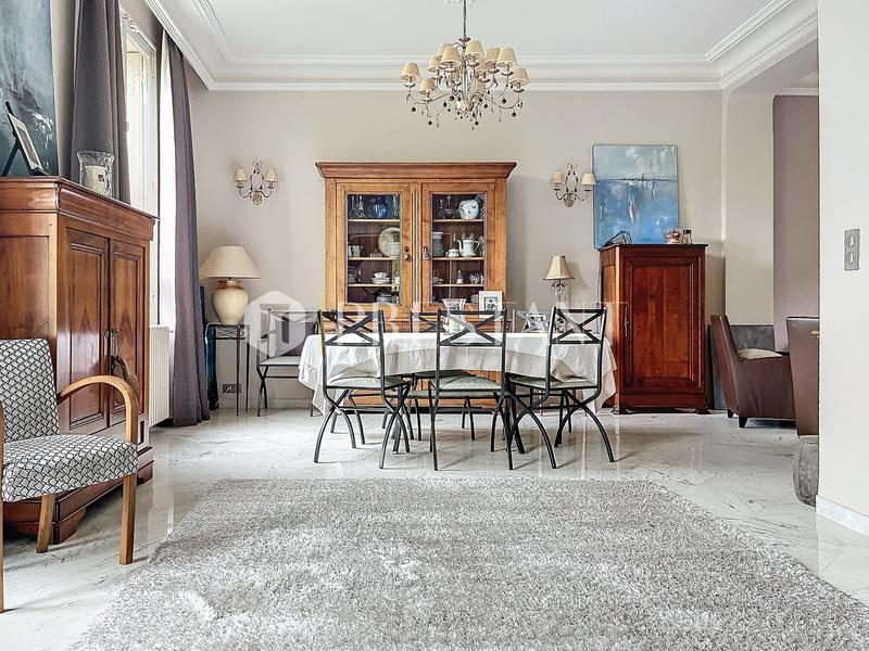 Maison - 300 m² - 9 pièces