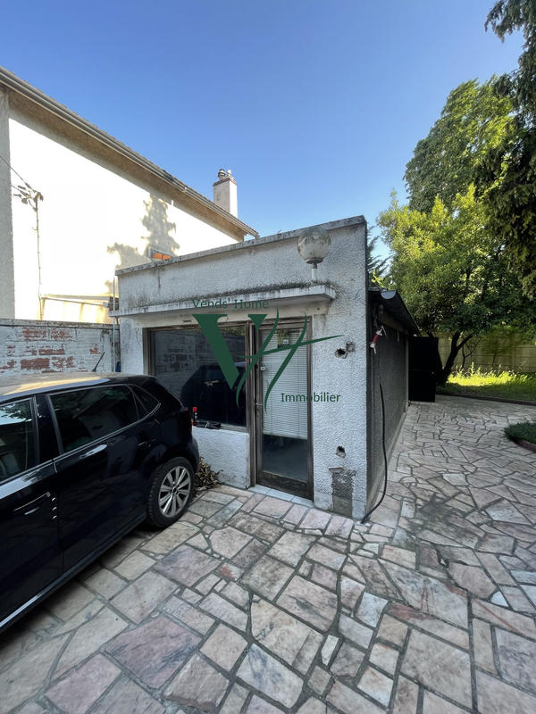 Maison traditionnelle - 147 m² - 9 pièces