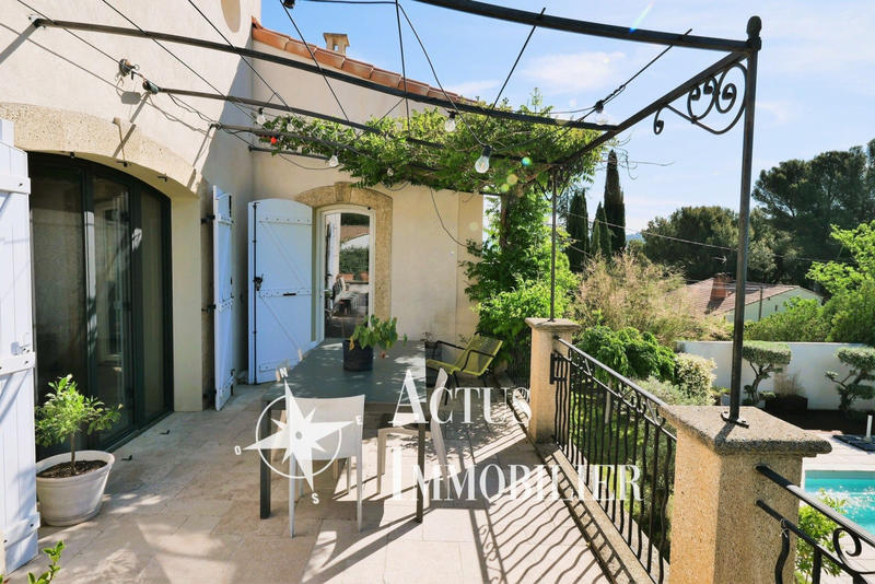 Maison - 227 m² - 10 pièces