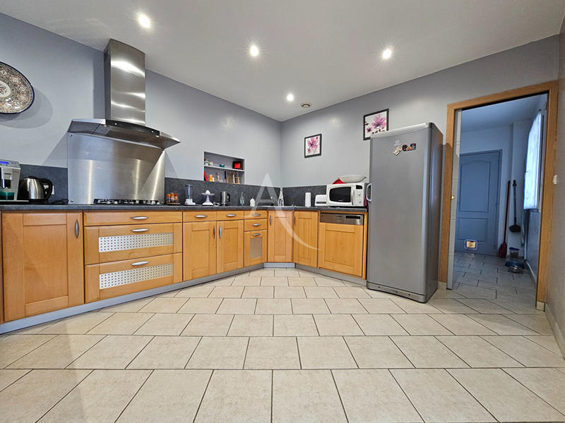 Maison - 213 m² - 6 pièces