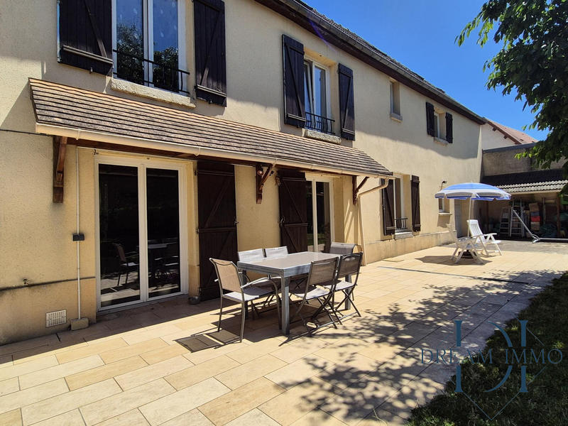 Maison - 221 m² - 9 pièces