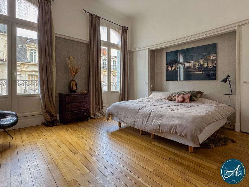 Appartement - 128 m² - 5 pièces