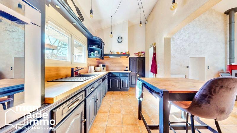 Maison - 249 m² - 7 pièces