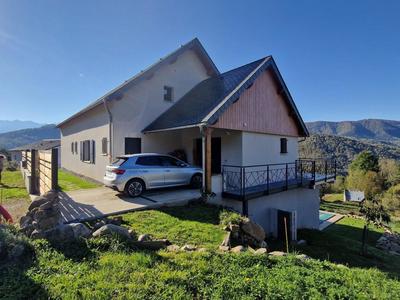 Maison - 217 m² - 6 pièces