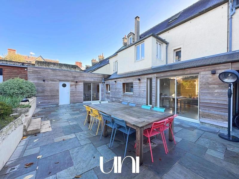 Maison de ville - 232 m² - 8 pièces
