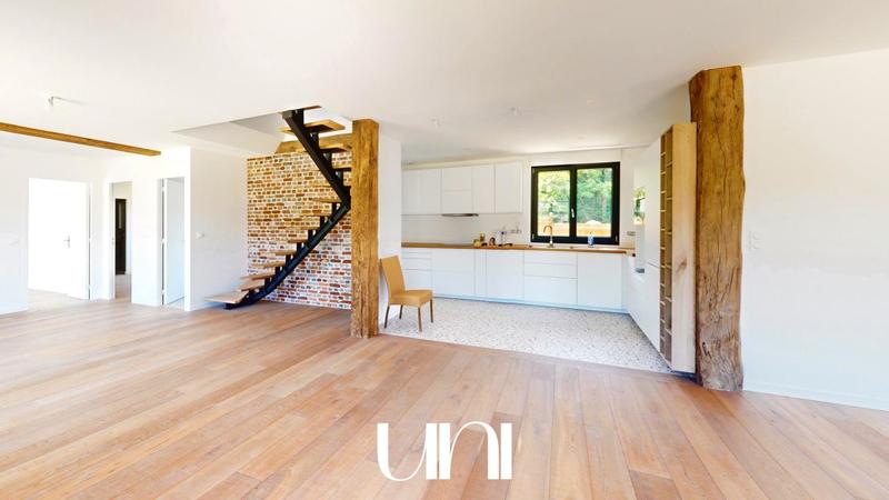 Maison - 205 m² - 7 pièces