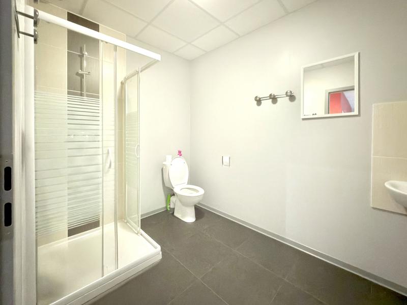 Local d'activités - 105 m² - 5 pièces