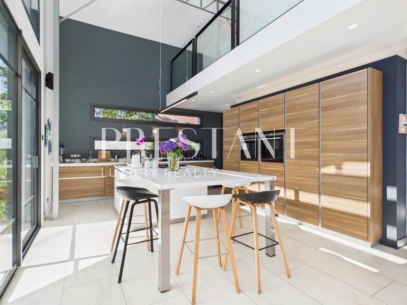 Maison - 400 m² - 6 pièces