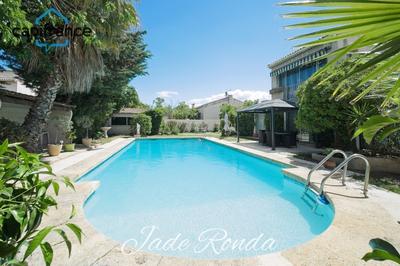 Maison - 365 m² - 11 pièces