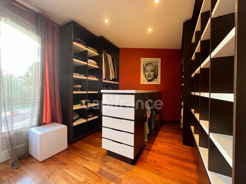 Propriété - 400 m² - 10 pièces