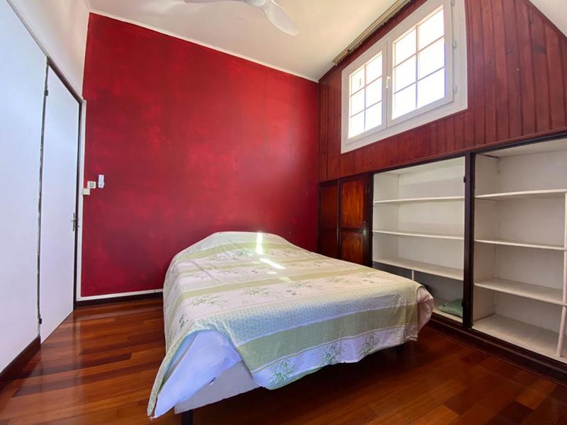 Maison - 242 m² - 10 pièces