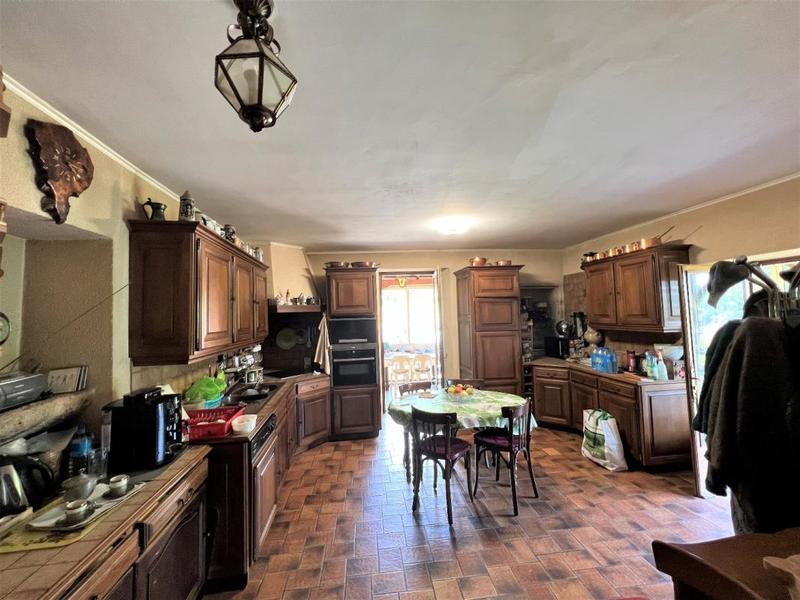 Propriété - 220 m² - 8 pièces