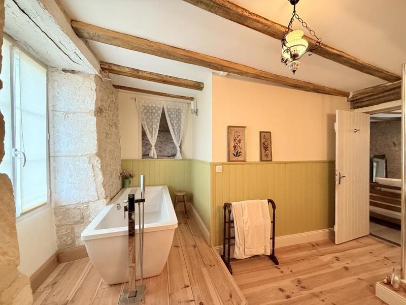 Maison en pierre - 110 m² - 4 pièces