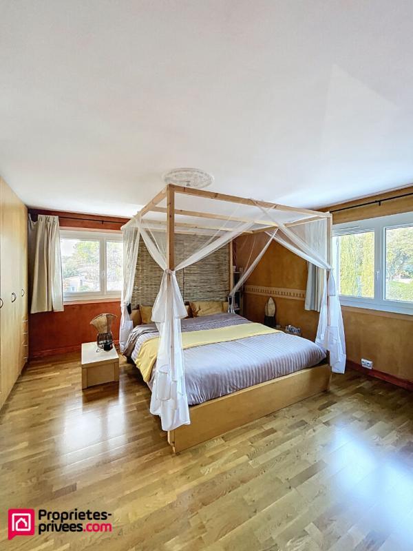 Villa - 213 m² - 6 pièces