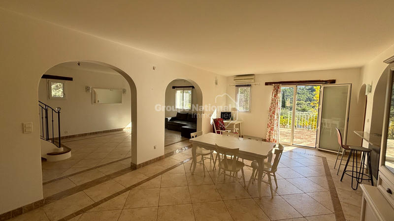 Villa - 168 m² - 6 pièces