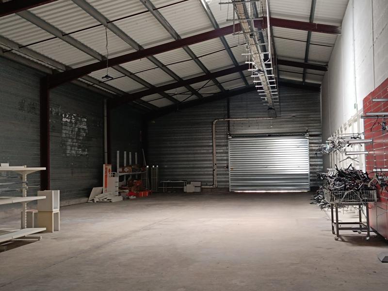 Local d'activités - 300 m²