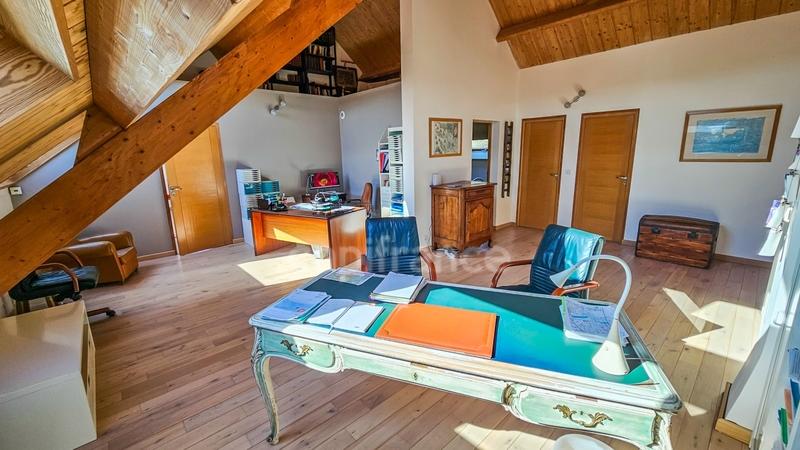 Demeure - 696 m² - 21 pièces