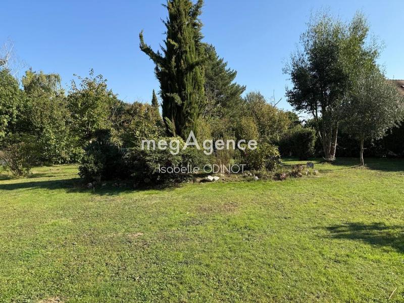 Terrain constructible - 1 018 m²