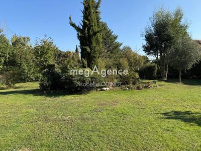 Terrain constructible - 1 018 m²