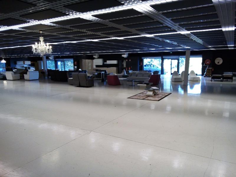 Local commercial - 1 300 m²