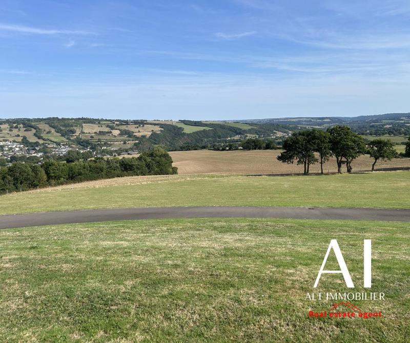 Maison traditionnelle - 213 m² - 7 pièces