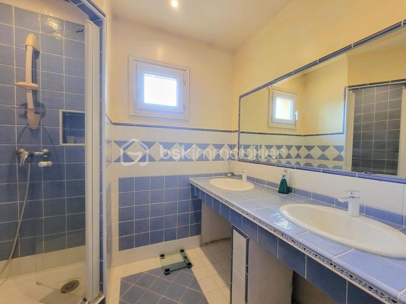 Villa - 240 m² - 8 pièces