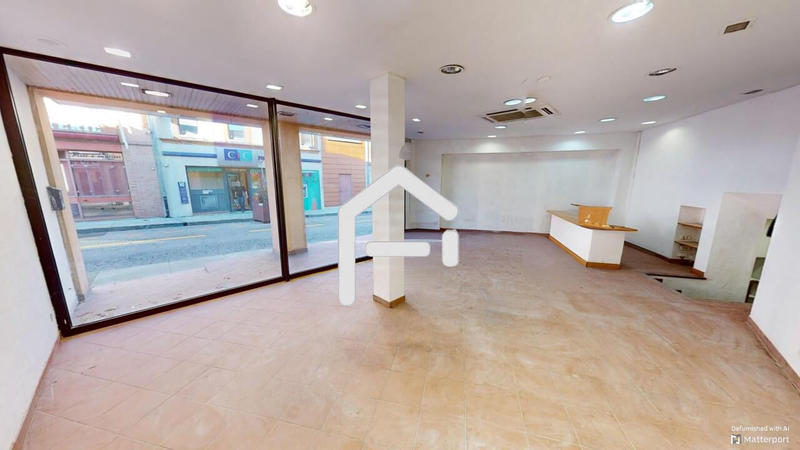 Local commercial - 90 m² - 4 pièces