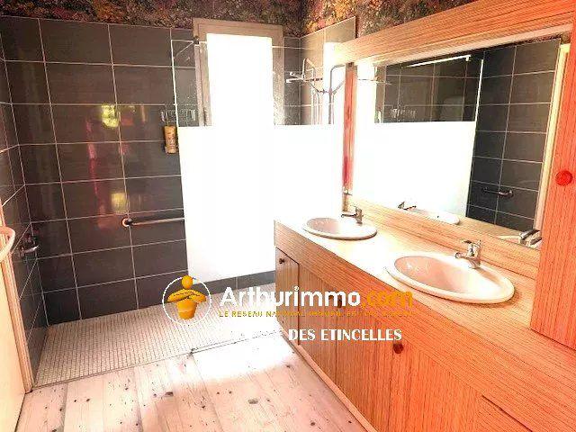 Maison - 215 m² - 7 pièces