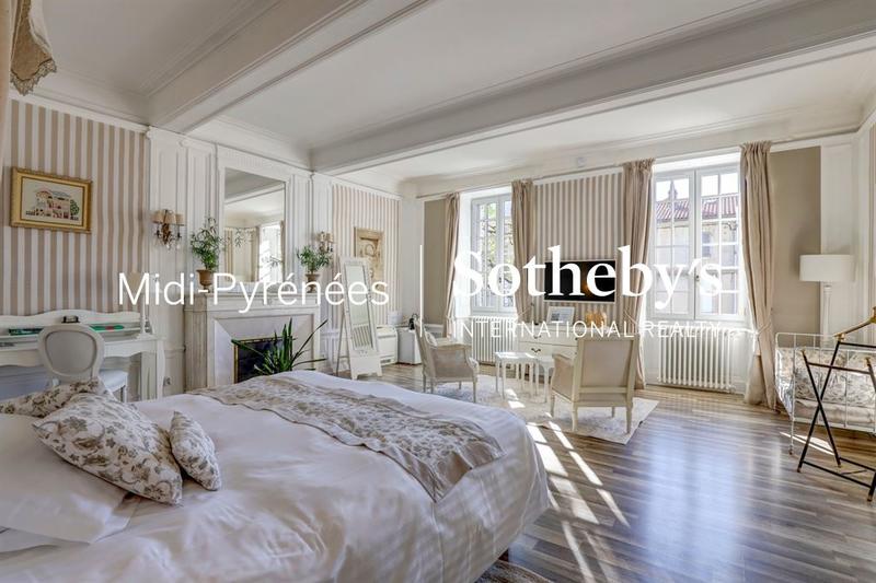 Maison - 620 m² - 15 pièces