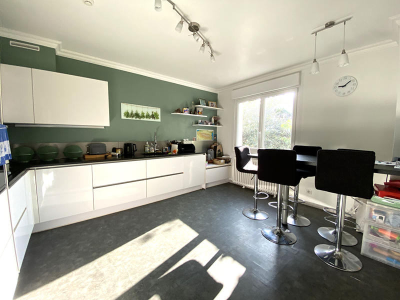 Maison - 260 m² - 9 pièces